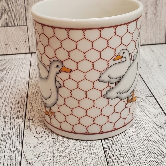 Vintage Takahashi Chicken /Bunnies Farm Kitchen Porcelain Mug Set of 2. - Picture 7 of 12